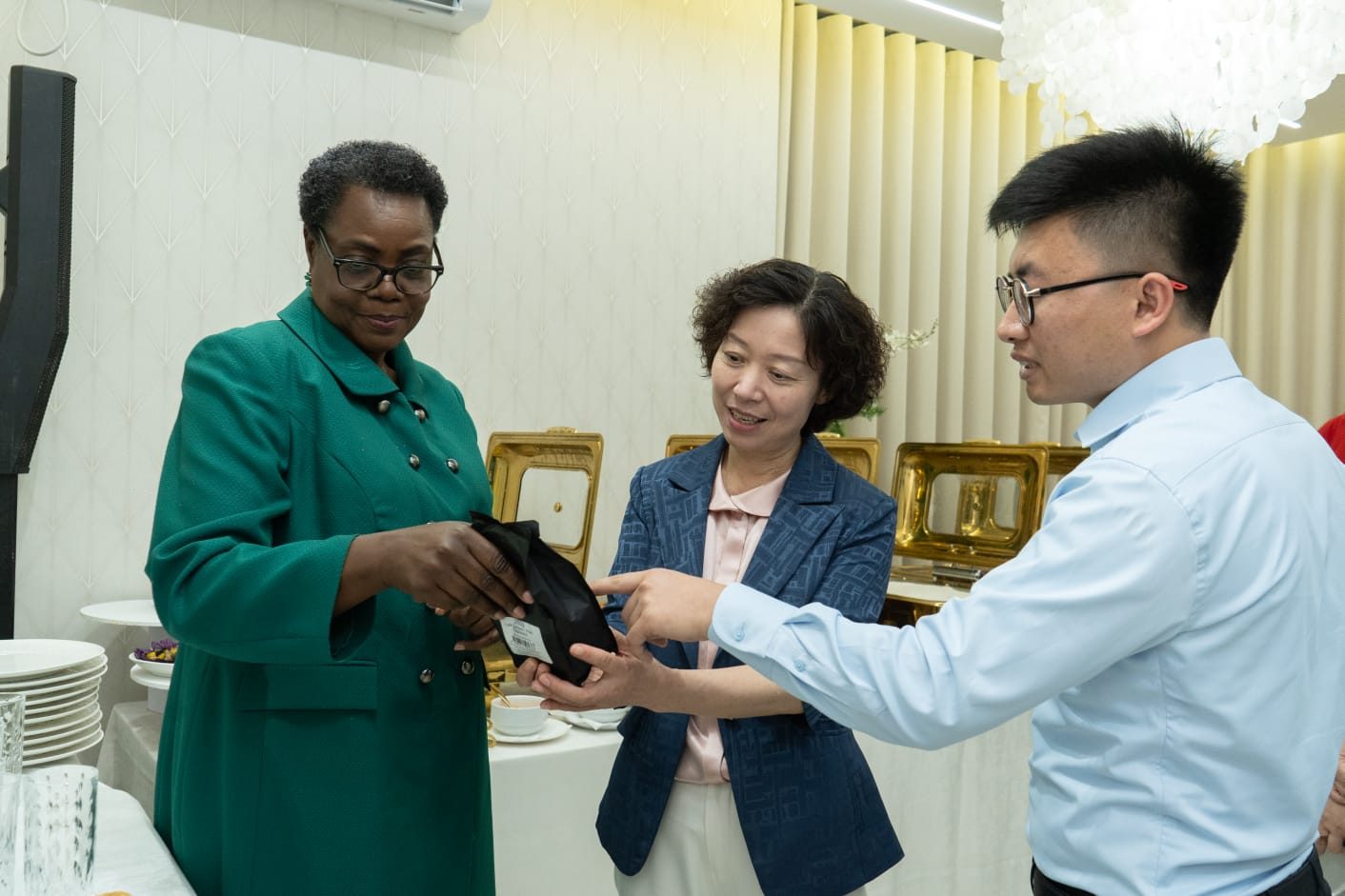 Encontro entre a chefe do Gabinete da Primeira-Dama da República de Moçambique e a Presidente da Federação das Mulheres da Província de Hunan, China