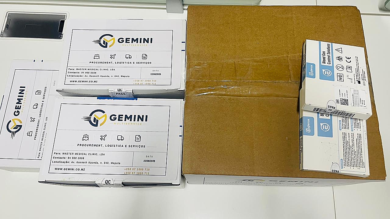 Volumes da Gemini Multiservice identificados com os dados da Master Medical Clinic, Lda, prontos para entrega