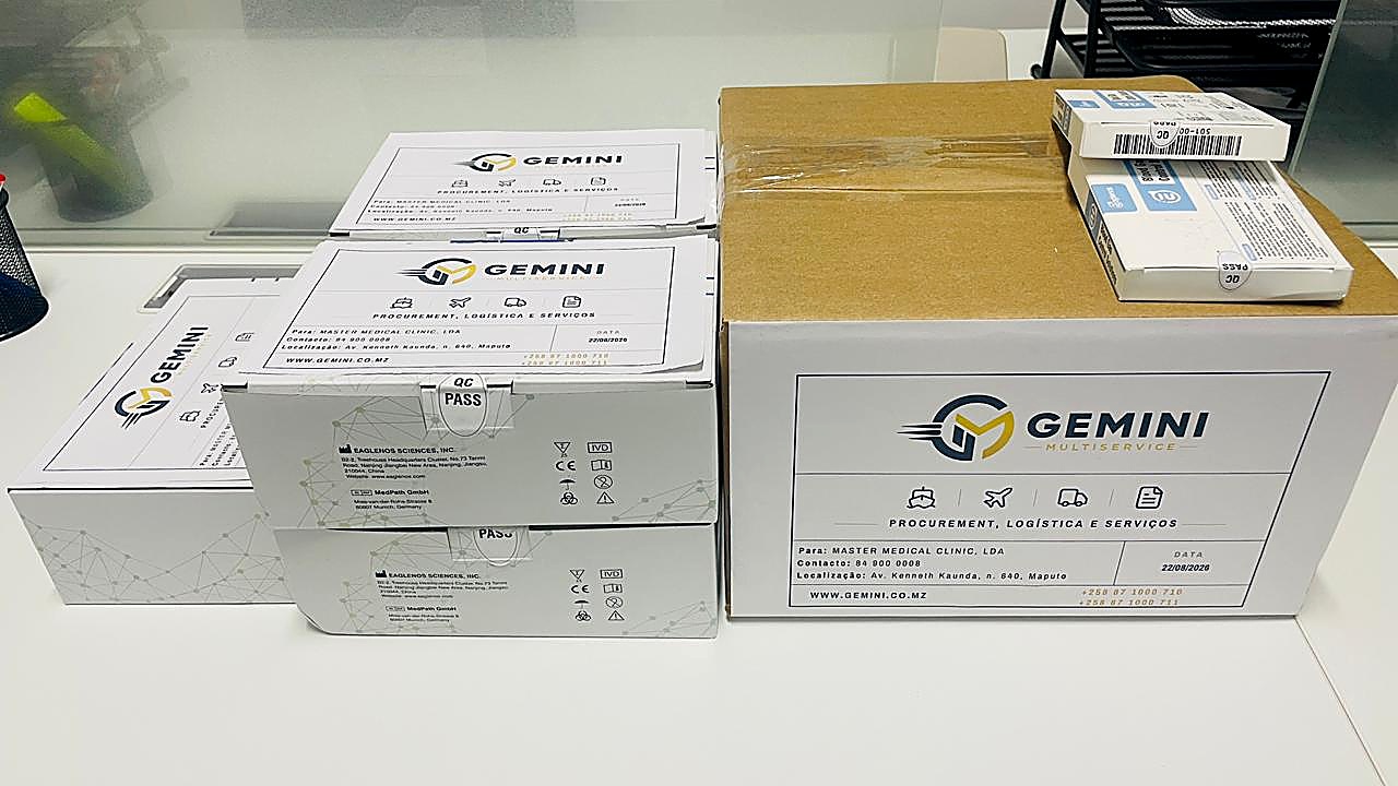 Caixas do Electrolyte Analyzer e Electrolyte Test Cartridge com selo de controlo de qualidade QC Pass